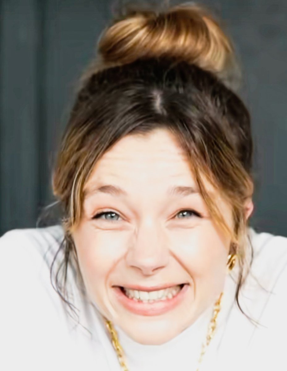 alwaysphiloise's tweet photo. sus ojos, su nariz, su sonrisa, SU CARA MISMA por favor que preciosa ✨️💘 https://t.co/f53rmTcbCZ