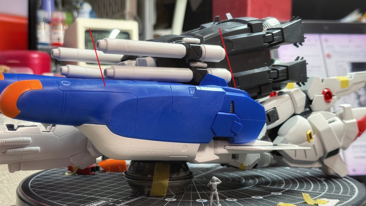 今朝のMG Ex-Sガンダム。四連装ビーム・カノンは上下でしっかりとズレている方が「らしい」感じが高まるので、軸位置を動かしました。好みの角度になった。やっぱ大事。角度とか。