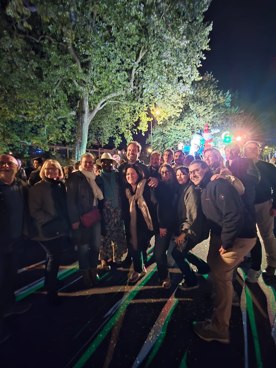 Foulques44's tweet image. Quelle effervescence samedi pour le carnaval de nuit. Avec nos élus et soutiens militants, nous avons été admirer le travail des carnavaliers qui font vibrer les Nantais petits et grands. 

🙏merci à eux !
#Nantes #Carnaval