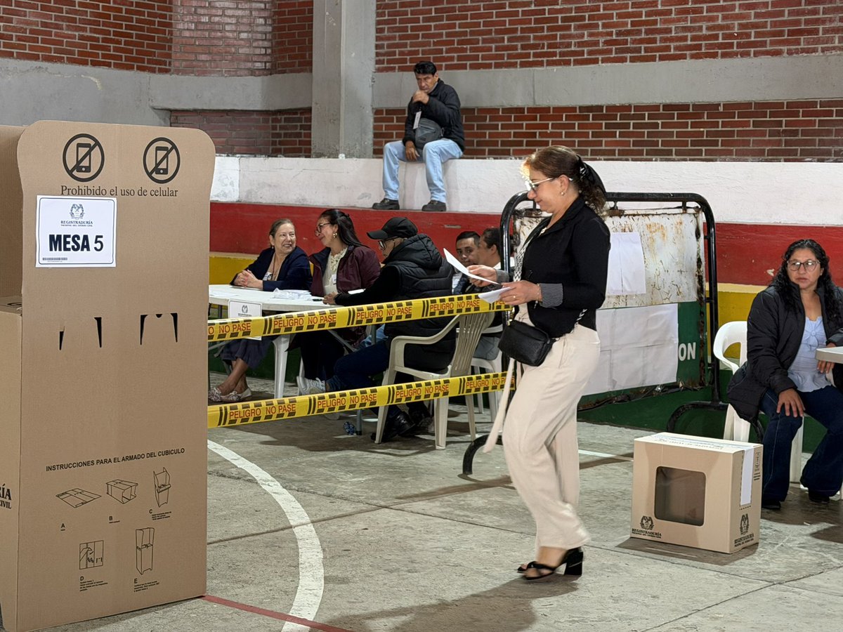 CNE_COLOMBIA's tweet image. #AEstaHora 🔴 | Cierran las urnas en el municipio de Concepción (#Santander), tras una jornada que se desarrolló con normalidad en las 18 mesas habilitadas. Cumplimos con nuestro compromsiso de acompañamiento permanente para garantizar la voluntad de los 5.339 ciudadanos