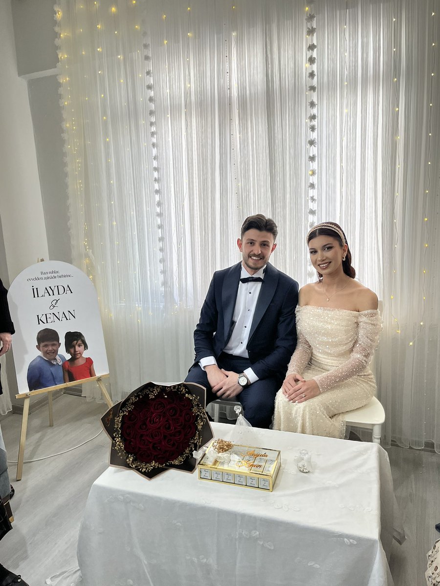 Ilaydarslnnn's tweet photo. BİZ NİŞANLANDIKKK💍🤍 https://t.co/9qx7BJui5B