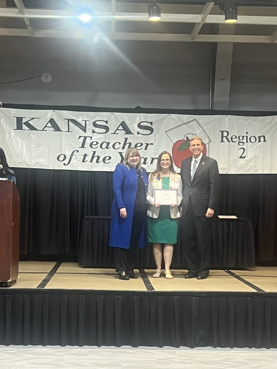 Drlatishawill's tweet photo. One of our own @ahsphoenix Dr. Dawn Smitn is the Kansas Teacher of the Year Finalist for Region 4 ❤️💛#KTOY27 @AtchisonPublic #WeAre409 @RevBClardy @batson_laura https://t.co/eUHZoY43k9