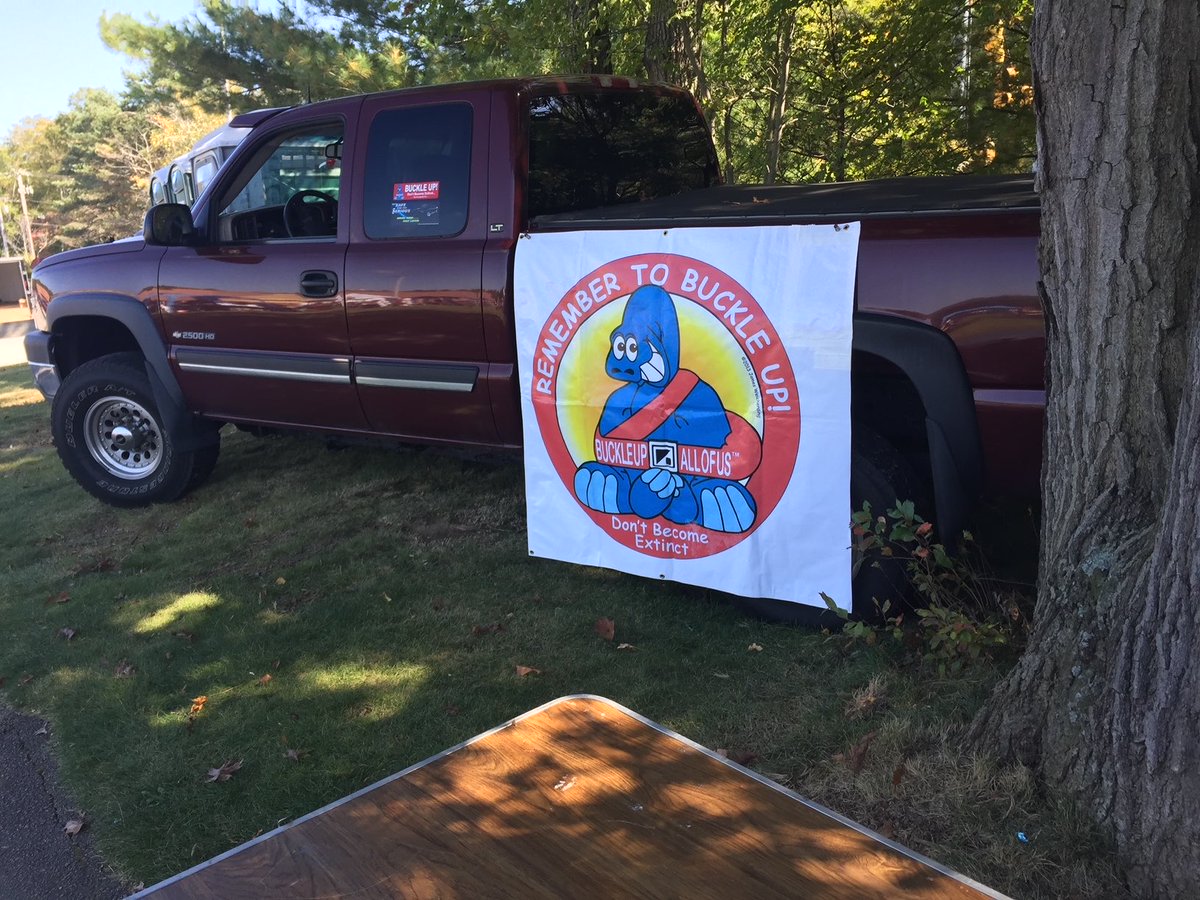 JimWeicherding's tweet photo. #SideViewSunday Contacted today about Showcasing at this Classic Car Show again this year. Bring my Kids Safety Coloring Books, Coloring Posters, Fridge Magnets &amp; Full Color Wall Posters. It’s What I Do. ⁦@hotrodmagazine⁩ ⁦@DannyCountKoker⁩ ⁦@safekids⁩ BuckleUp! https://t.co/lNJq1XVeuF