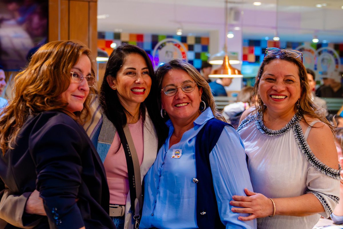 LuisaGonzalezEc's tweet photo. Gracias queridos compañeros por su cariño y esfuerzo, esta lucha es por ustedes. A seguir juntos y organizados con fe y esperanza que lograremos días mejores. @RC5Europa @RC5espana https://t.co/893sqXq1dg