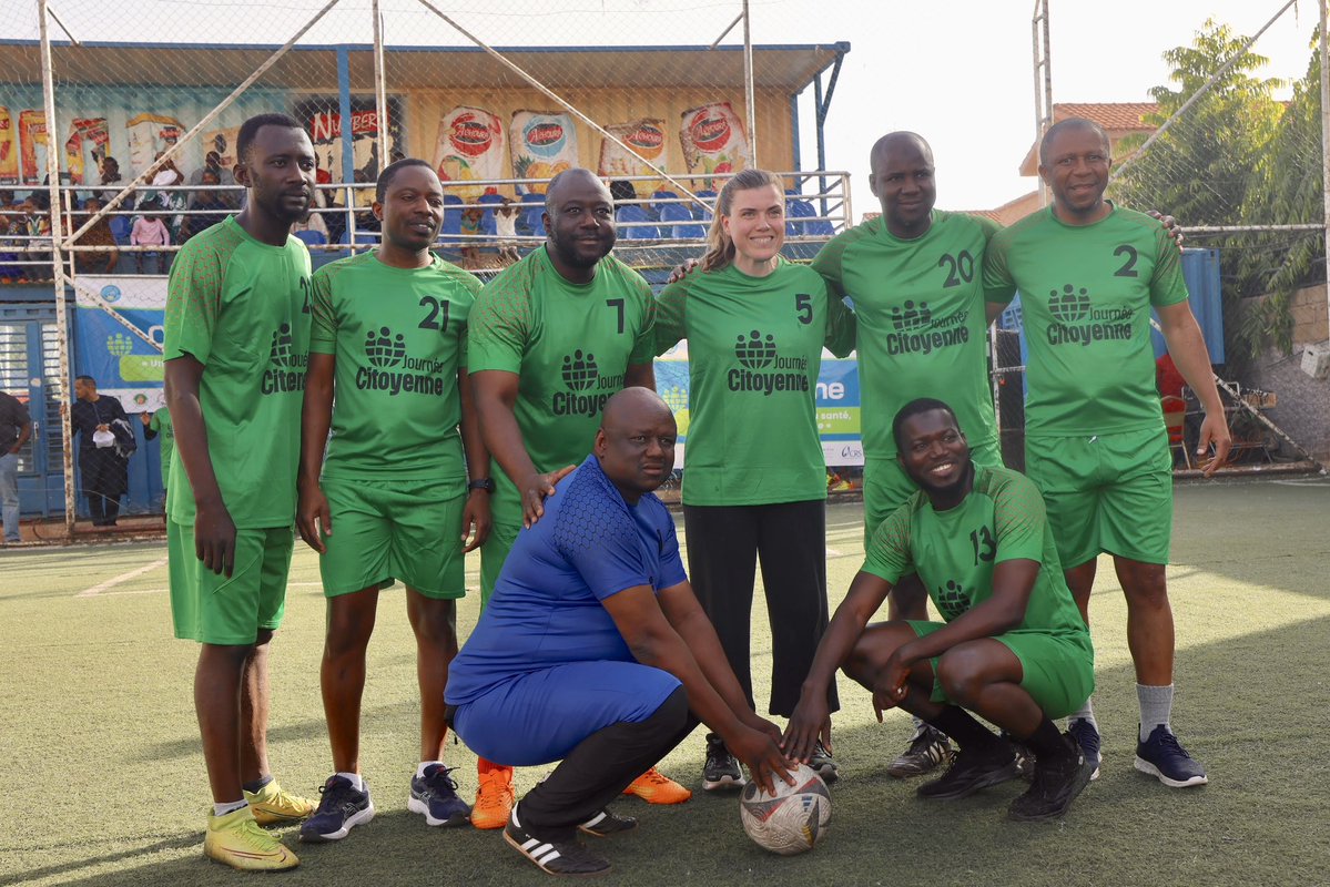 PlanIntl_Mali's tweet image. Suite à la journée citoyenne organisée dans le cadre de la visite du Fonds mondial… place au terrain

Un match de ⚽️ inclusif qui a rassemblé acteurs et partenaires, autour d’un même objectif : renforcer la collaboration et l’engagement collectif.

#Cohésion #Partenariat #Mali
