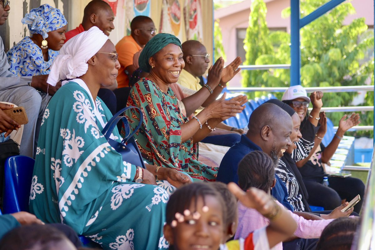 PlanIntl_Mali's tweet image. Suite à la journée citoyenne organisée dans le cadre de la visite du Fonds mondial… place au terrain

Un match de ⚽️ inclusif qui a rassemblé acteurs et partenaires, autour d’un même objectif : renforcer la collaboration et l’engagement collectif.

#Cohésion #Partenariat #Mali
