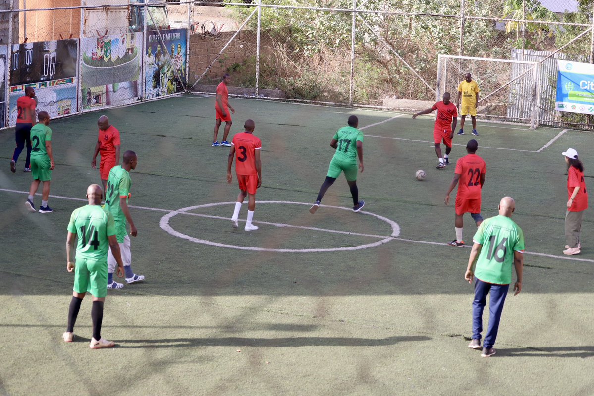 PlanIntl_Mali's tweet image. Suite à la journée citoyenne organisée dans le cadre de la visite du Fonds mondial… place au terrain

Un match de ⚽️ inclusif qui a rassemblé acteurs et partenaires, autour d’un même objectif : renforcer la collaboration et l’engagement collectif.

#Cohésion #Partenariat #Mali