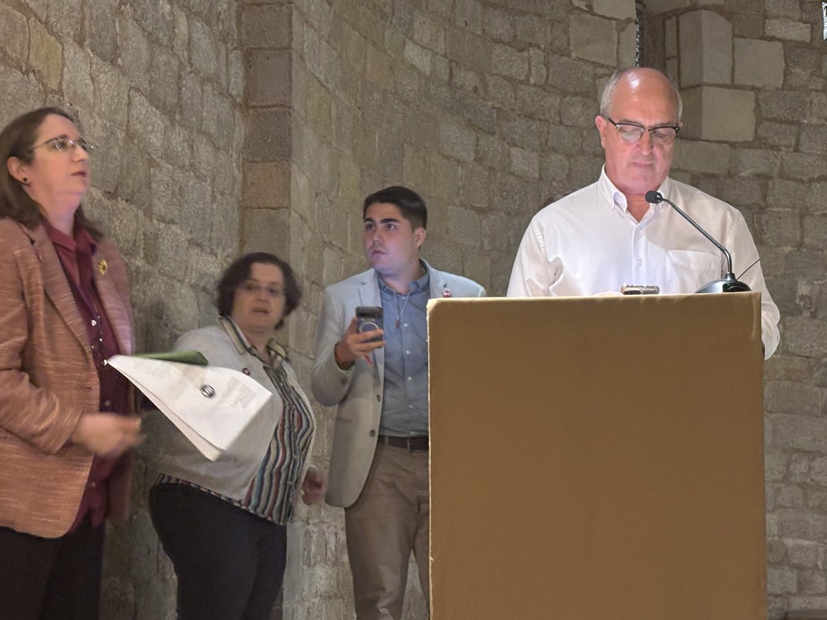 CristiansPSC's tweet photo. Ahir vam celebrar el centenari de la International League of Religious Social (ILRS), a Sant Pau del Camp, aprofitant l’assemblea que van fer a Barcelona en el marc de la @GPMobilisation, a #Barcelona. Després, vam anar a sopar. Un gran dia per la humanització de l’esquerra. https://t.co/tihpyAAmTM