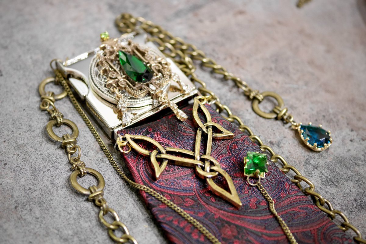 CiR : 黒映 萩@5/23-24 レザフェス tweet media