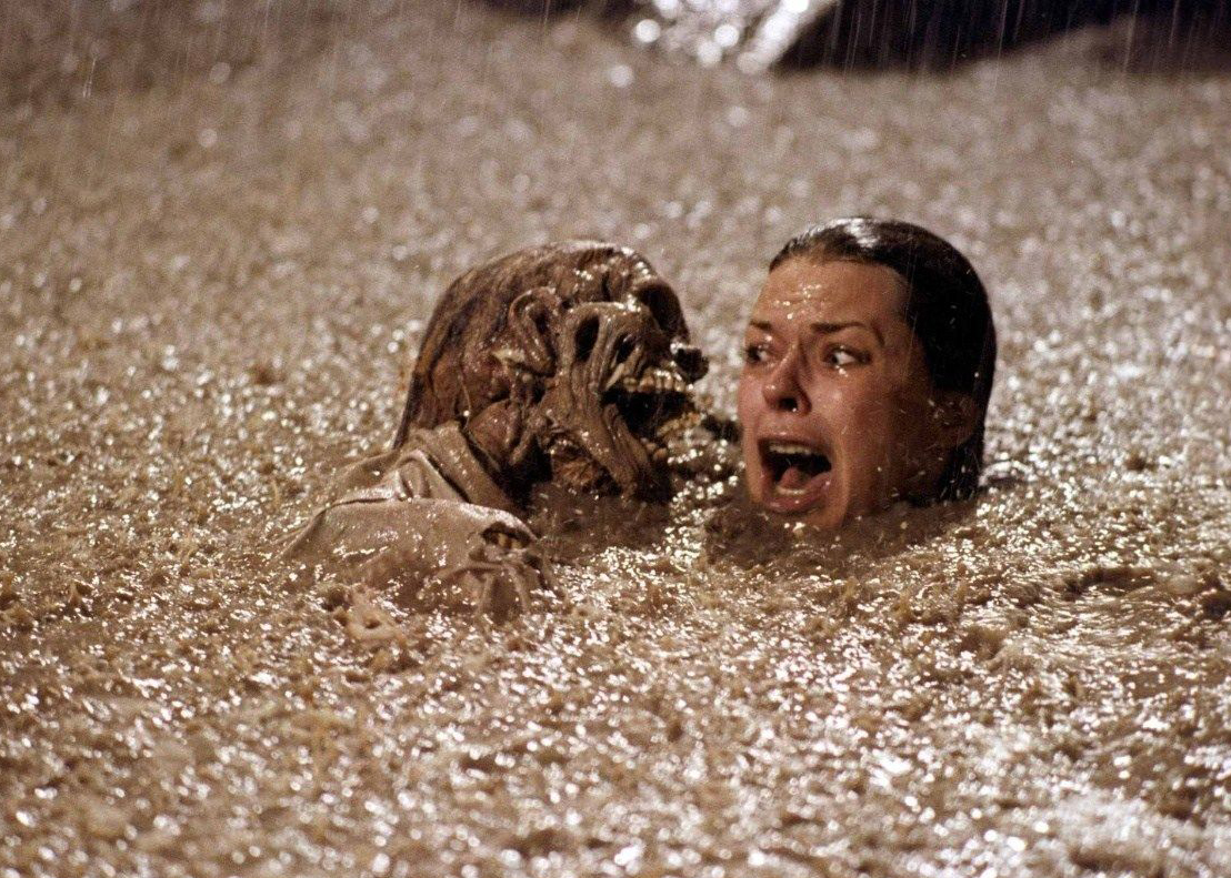 HorrorPaperback's tweet image. I've only just found out that real skeletons were used in the swimming pool scene in Poltergeist (1982) because they were cheaper and easier to acquire.

#horror #horrormovies