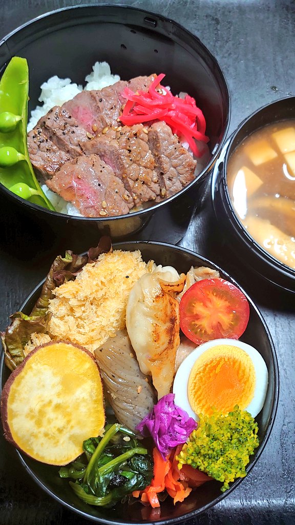 NqTaz2's tweet photo. 長男のお弁当🍱
次男のお弁当🍱
往復2時間次男へお弁当お届け
完了
#お弁当記録 https://t.co/RnHHxjFxm3