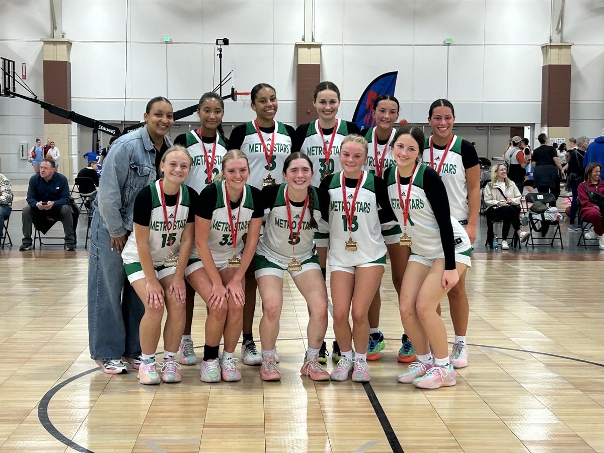 ItsCoachCo's tweet photo. great weekend out at the @USJN Windy City Classic, champs out of pool V 🏆 back to the twin cities to prepare for state in a couple weeks! https://t.co/mqBSRopzni