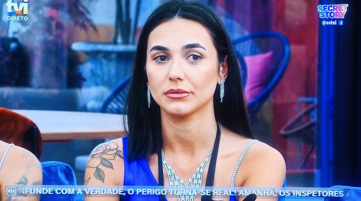 "aí eu falei tanto esta semana e não apareci na VT" 
Que grande Mona 😂 
#sstvi
