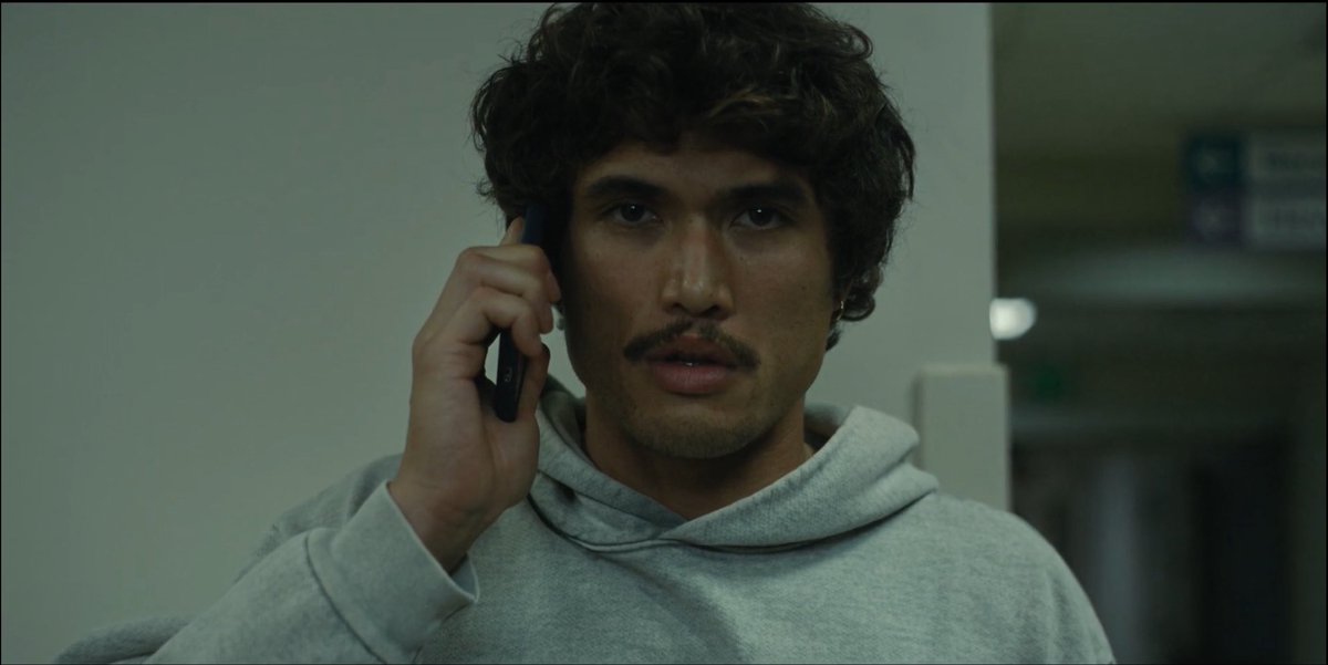hassanhamidfilm's tweet photo. Beef is the only show to make a Gatorade vending machine symbolic for a relationship slowly disconnecting

It’s so well executed in the episode too, Austin wasn’t able to give Ashley a red Gatorade, but when they’re distant and he’s talking to Eunice he finds a machine full of em https://t.co/GXmX8dxqcr