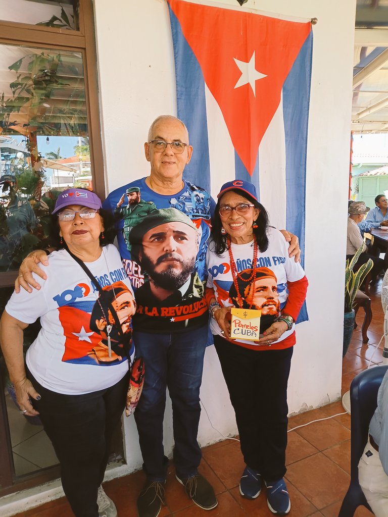 Cubanos residentes y amigos de #Nicaragua, participan en campaña solidaria "Paneles solares" para #Cuba.
#GirónEsHoy
#MiFirmaPorLaPatria