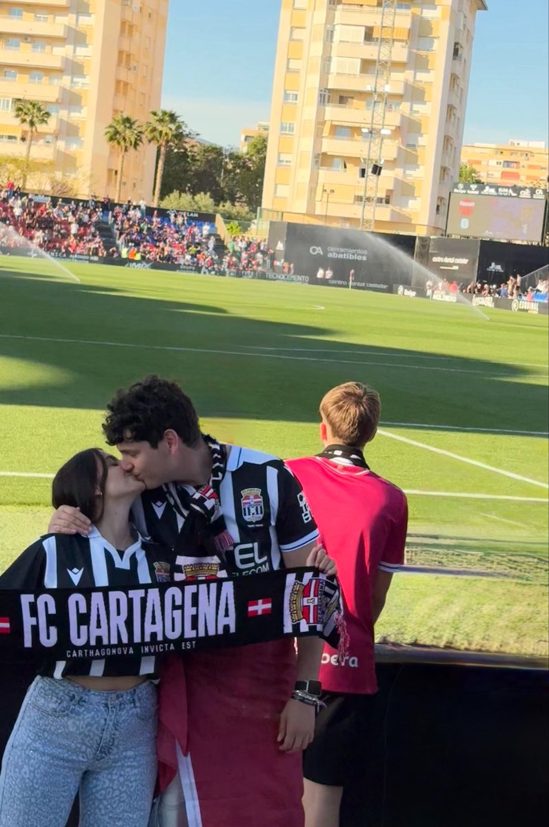 lauri_sf's tweet photo. @Luisen2333_ 

Top cosas que van a pasar siempre: 

1. Somos la mejor pareja
2. El Cartagena por encima del Murcia https://t.co/nyElVcVuqt