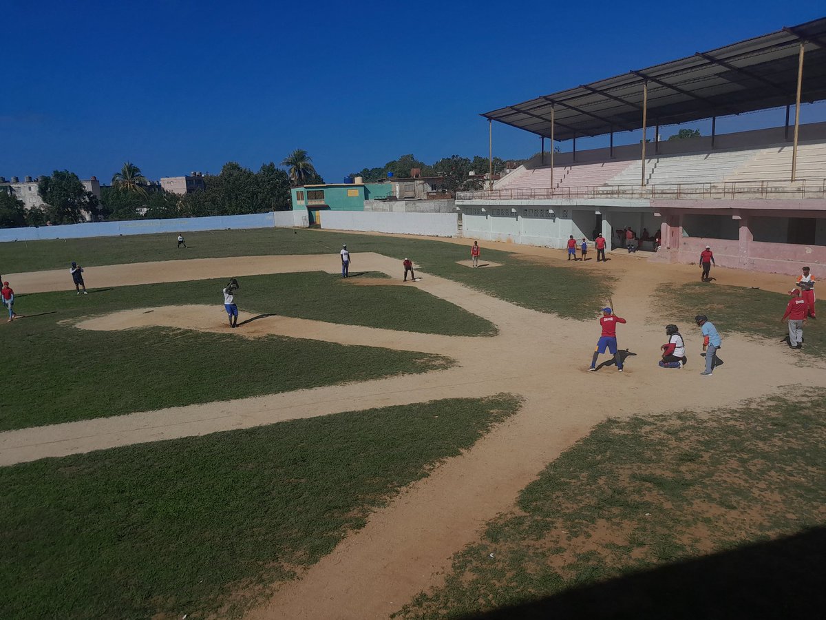 Continúan los juegos de la liga amistosa de softbol. Palmares gana el primer juego.
#palmarestrinidadss
#TrinidadDeCuba
#CreandoMomentos