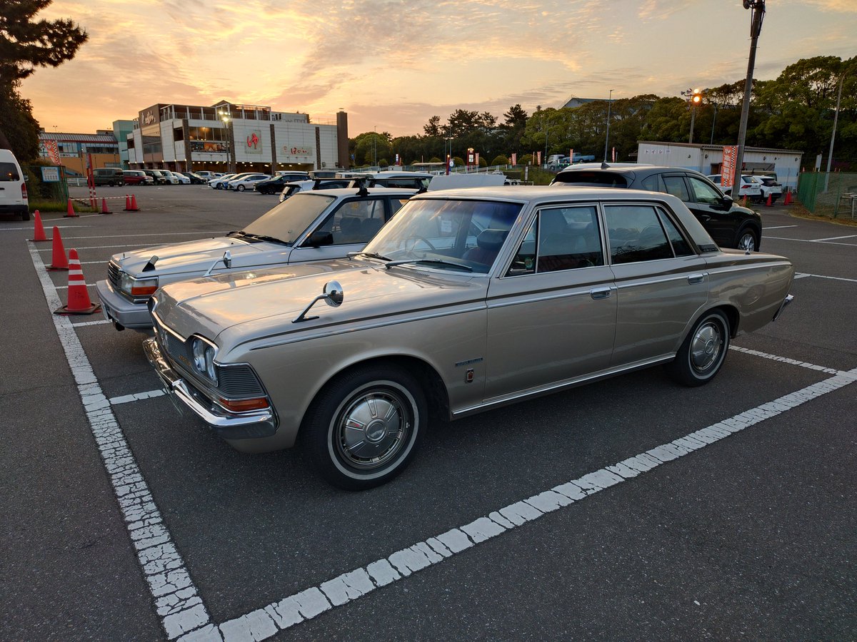 CROWN_BAKA's tweet photo. 昨日愛車 #MS50 #クラウン で参加した #高速有鉛フェスティバル は読者(毒者？w)交流大会に徹したまったり系イベントでした〜アワード無けりゃ会場内BGM無しでもイベントはちゃんと盛り上がるもんだね〜コレは目からビーム・・・もとい目から鱗！(序でに特製御守は2個ゲットw)
沢山の参加者や見学者とヲタトーク展開し過ぎて、あんまり写真撮ってなかったワ・・・。(汗)