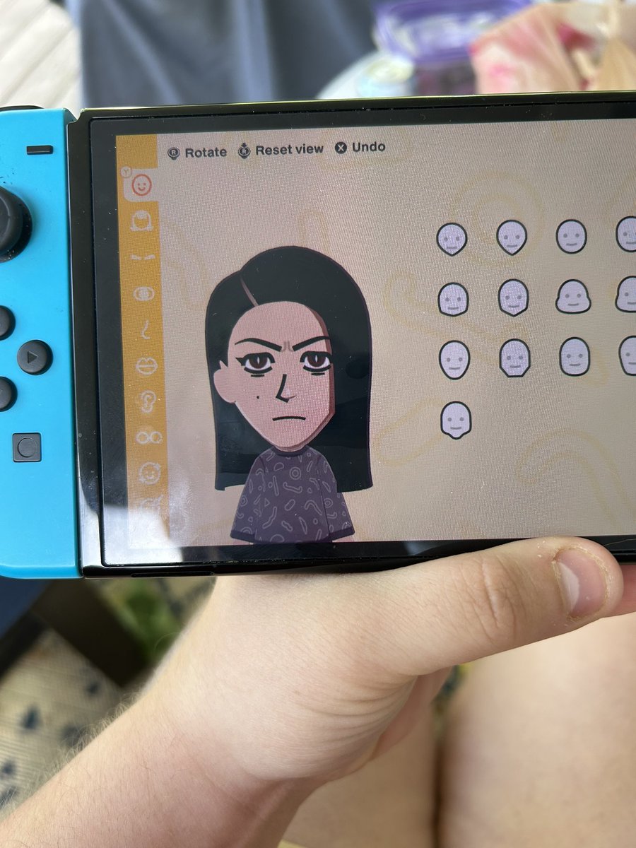 august :3 tweet media