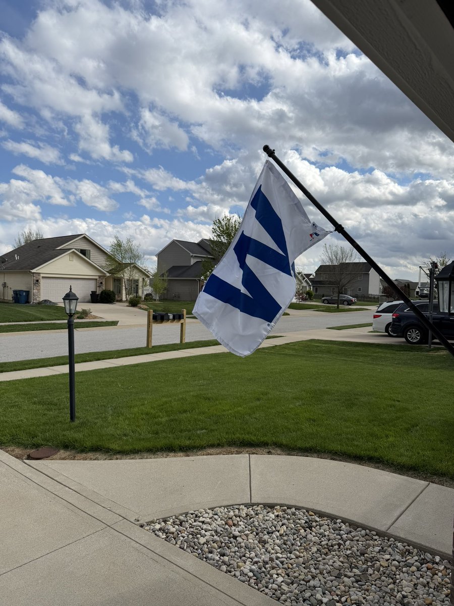 LGonya97's tweet photo. @obvious_shirts For the first time at my new house (finally after almost a month got the pole bracket up this afternoon) flying the W! LETS GO, NICO! https://t.co/zkKwq4i3zc