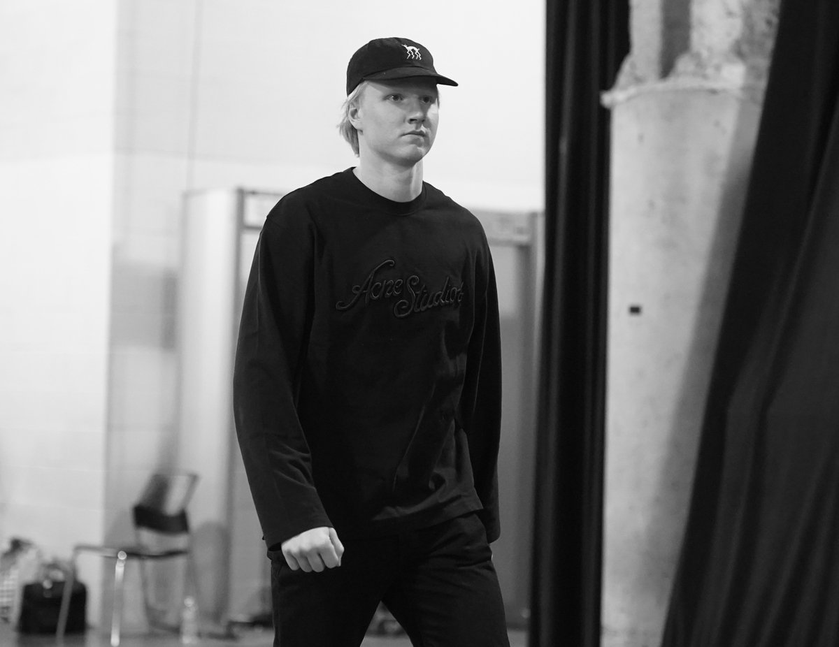 hsjrphoto's tweet image. #Sabres players arrive the @KeyBankCtr ready for Game One of the First Round of the 2026 Stanley Cup Playoffs against the #Bruins.