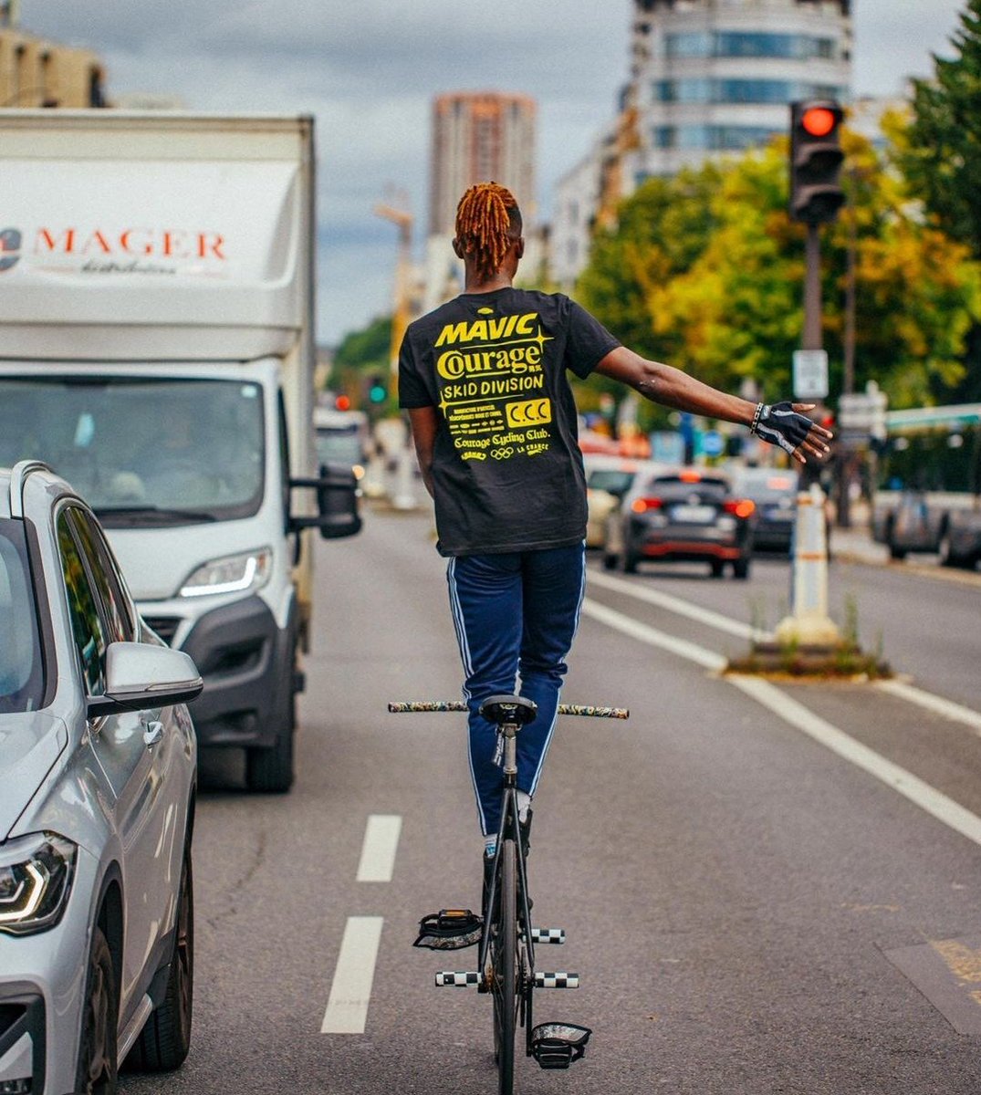 millennial ciclista tweet media