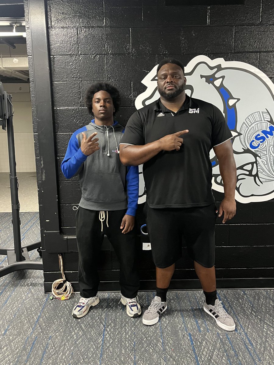 ryan_louis45's tweet image. BIGG Thank you to @hardee9596 for the great spring visit to the #1 Juco in the nation @CSM_Football. The campus was amazing and I am very greatful to get to know more about the program!!! @coachTcsm @Ogthetruth #Bulldogs

#ClassOf2027 #SpringVisit

@_zboy23
@SomervilleMAFB