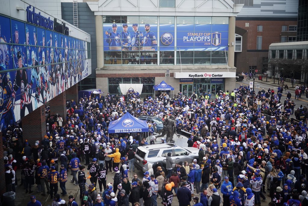 Bessex_Joshua's tweet image. #Sabres fans gather in the plaza ahead of the playoff matchup against Boston.