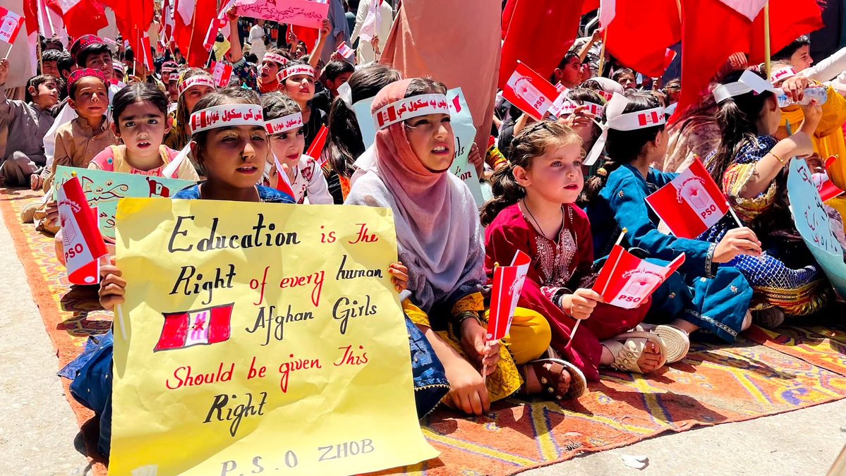 ZayraiPKNAP's tweet image. کوئٹہ و ژوب: پشتونخوا سٹوڈنٹس آرگنائزیشن کے تحت “ہر بچہ سکول میں” مہم کیلئے ریلیاں۔ مقررین کا بچوں کی تعلیم پر زور، آرٹیکل 25-A کے تحت مفت تعلیم یقینی بنانے اور تعلیمی مسائل کے فوری حل کا مطالبہ۔ #EducationForAll
