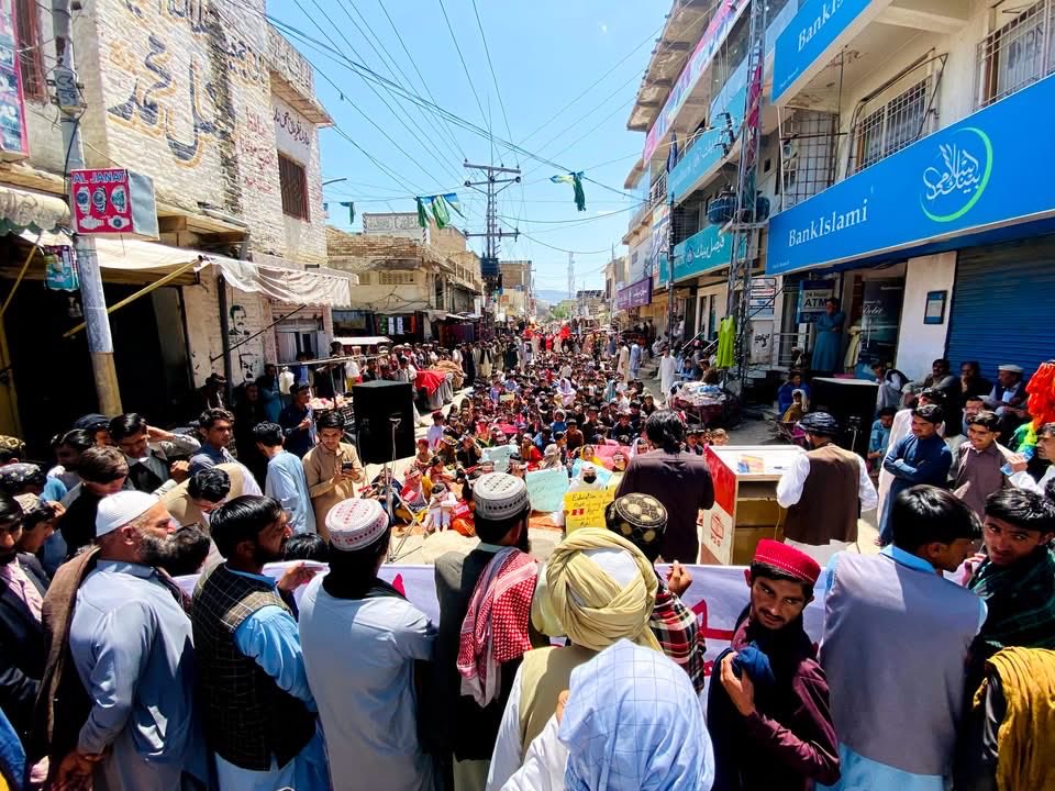 ZayraiPKNAP's tweet image. کوئٹہ و ژوب: پشتونخوا سٹوڈنٹس آرگنائزیشن کے تحت “ہر بچہ سکول میں” مہم کیلئے ریلیاں۔ مقررین کا بچوں کی تعلیم پر زور، آرٹیکل 25-A کے تحت مفت تعلیم یقینی بنانے اور تعلیمی مسائل کے فوری حل کا مطالبہ۔ #EducationForAll