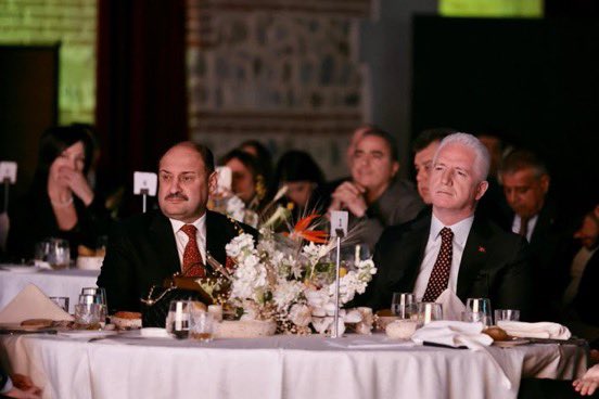 sbbkultur's tweet photo. Lezzetin Başkenti Dünya Yolunda! 🌍 

International Institute of Gastronomy, Culture, Arts and Tourism tarafından verilen “2029 Dünya Gastronomi Bölgesi” unvanına Şanlıurfa aday gösterildi. Üstelik Türkiye’den bu alanda aday olan ilk şehir olma özelliğini taşıyor!

📍 Tersane İstanbul’da gerçekleştirilen özel lansmanla duyurulan bu önemli gelişme; gastronomi, kültür ve turizm alanında uluslararası ölçekte güçlü bir adım olarak öne çıkıyor.  🥘 

Programa İstanbul Valisi Davut Gül, Şanlıurfa Büyükşehir Belediye Başkanımız Mehmet Kasım Gülpınar, Harran Üniversite Rektörü M. Tahir Güllüoğlu ve Ufuk Keşoğlu başta olmak üzere gastronomi dünyasının önde gelen isimleri, akademisyenler ve çok sayıda davetli katıldı.

@sanliurfabld @MithatCanKutluc