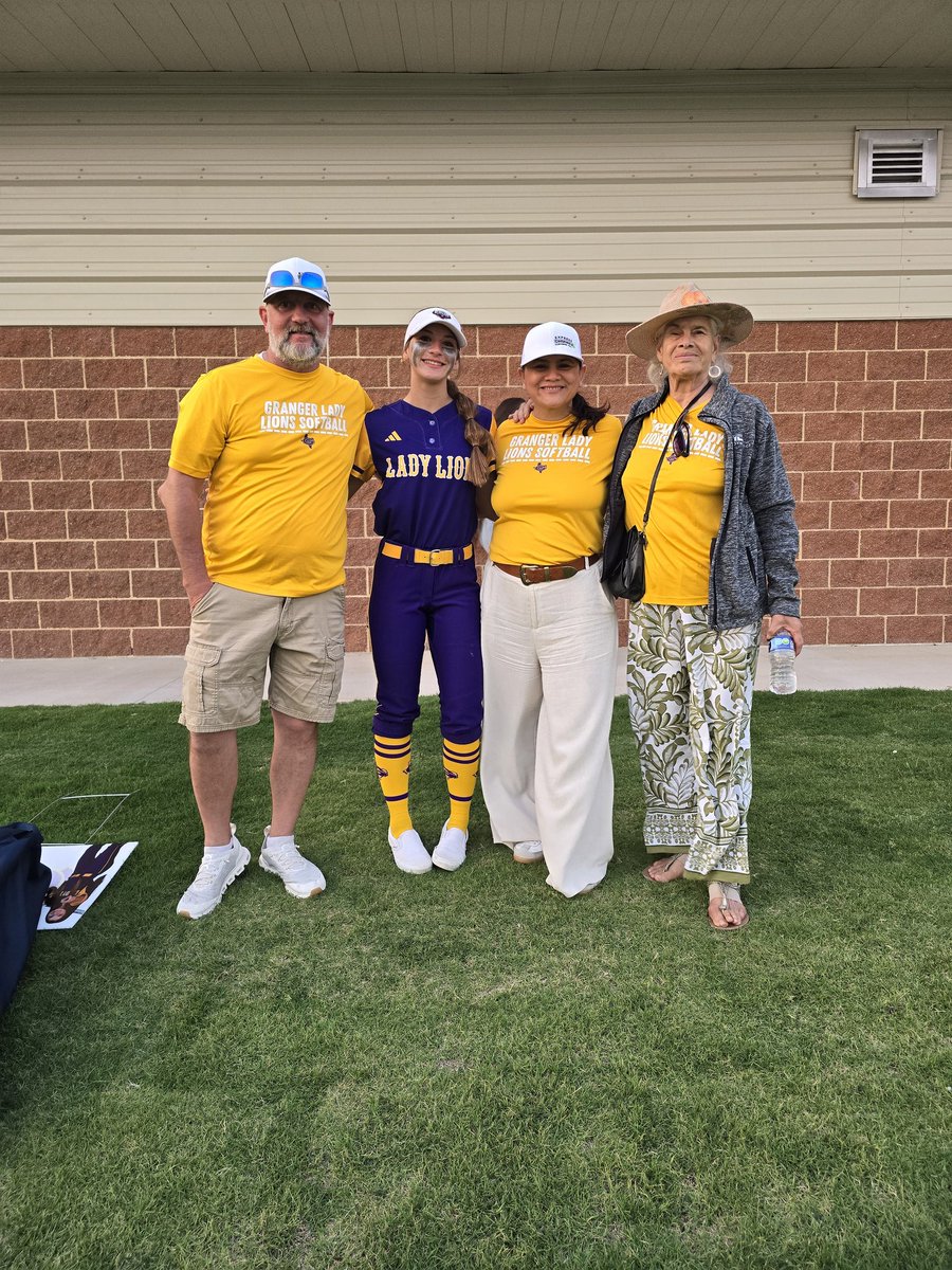 EvelynTavernier's tweet photo. Loved seeing you play one last time for senior night. 

Izzy, we are beyond proud of you, the leader you are and the imprint you've left so far. Keep growing, learning, and above all else trust yourself. The next few years will be fun! 🥎
 #SeniorSunday https://t.co/ud7QRVYvqh