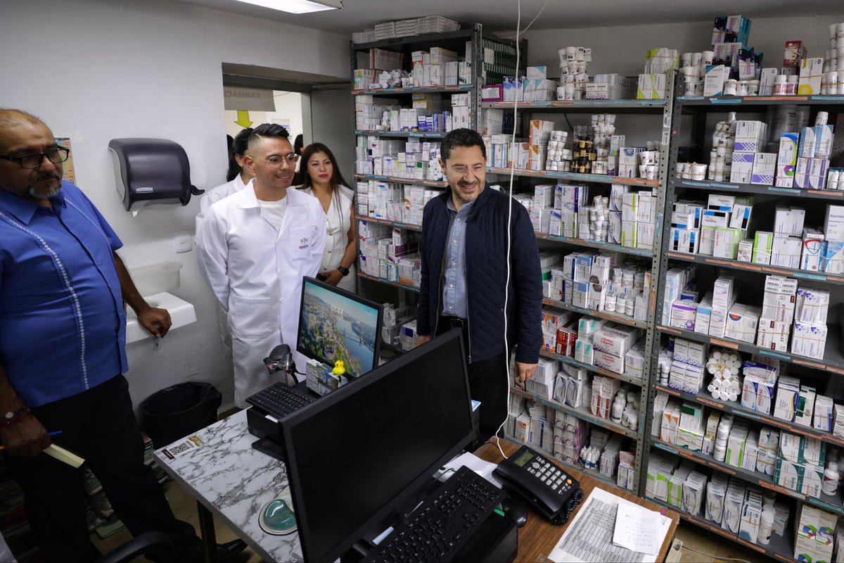 martibatres's tweet photo. Este domingo visité la Unidad de Medicina Familiar del @ISSSTE_mx en 𝗭𝘂𝗺𝗽𝗮𝗻𝗴𝗼, 𝗘𝘀𝘁𝗮𝗱𝗼 𝗱𝗲 𝗠𝗲́𝘅𝗶𝗰𝗼. Me reuní con l@s derechohabientes en general, con quienes platiqué sobre las mejoras que hicieron con el programa La Clínica Es Nuestra, como la construcción de una nueva sala de espera. La Farmacia se encuentra en un 100 %.