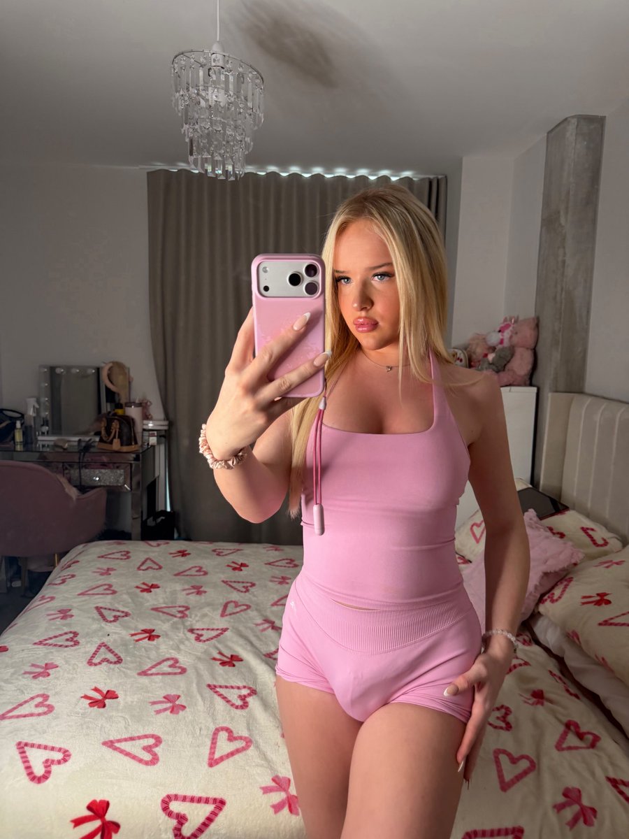 chloemay1xo tweet media