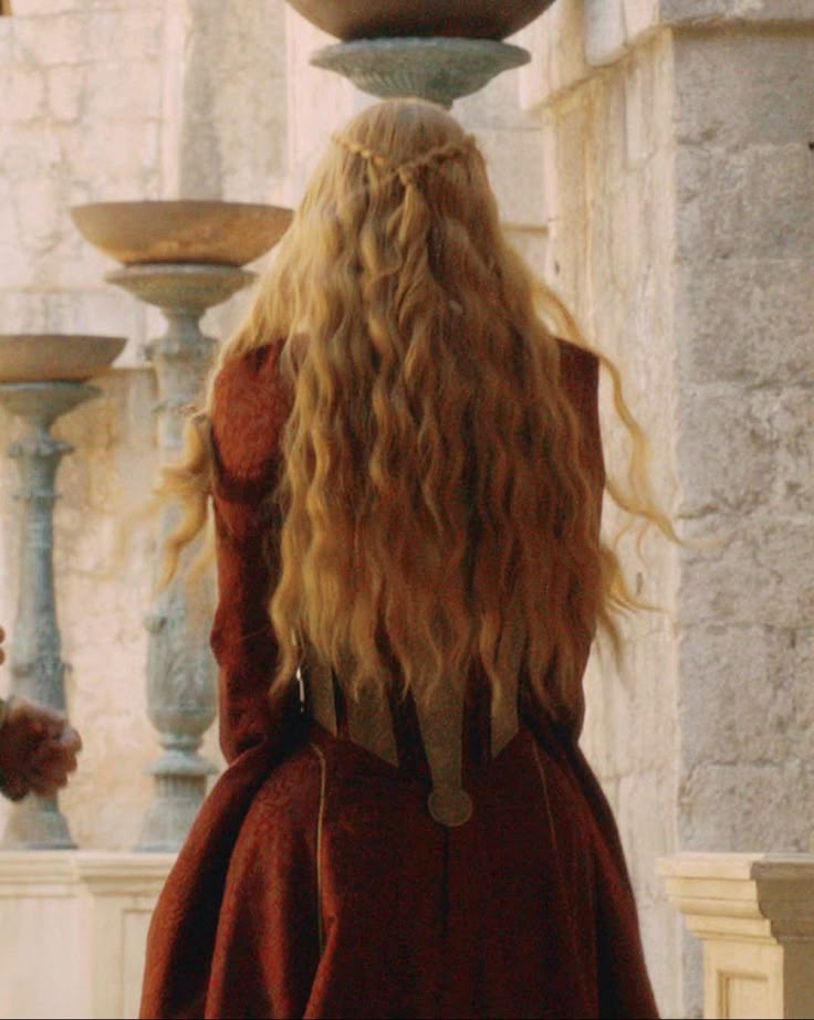 periodborgia's tweet photo. Don't get me wrong, I love Cersei, but I have to admit I was sadder when they cut her hair than when she died. I mean, I would kill myself if I had hair like that and they cut 😭 https://t.co/BDz973hEbW