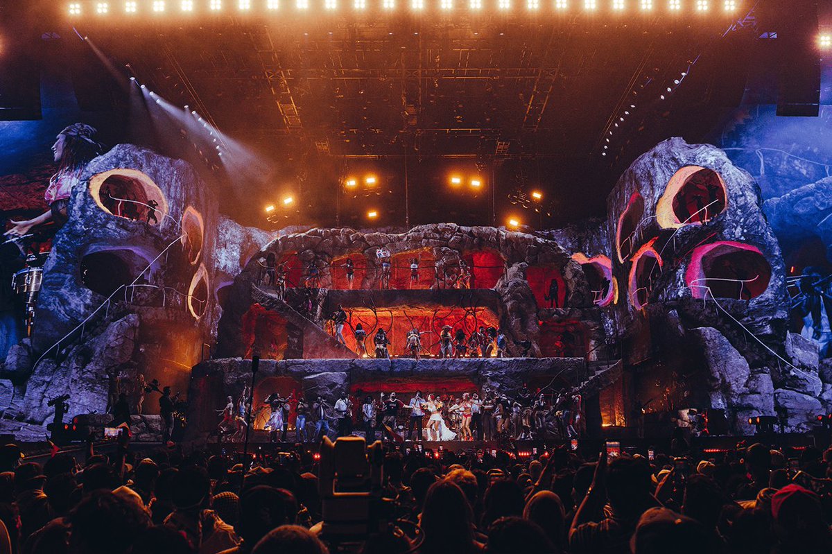 acervokarolg's tweet photo. KAROL G y Shakira interpretarán “TQG” hoy en Coachella, afirma Billboard. https://t.co/tXJyuru5y4