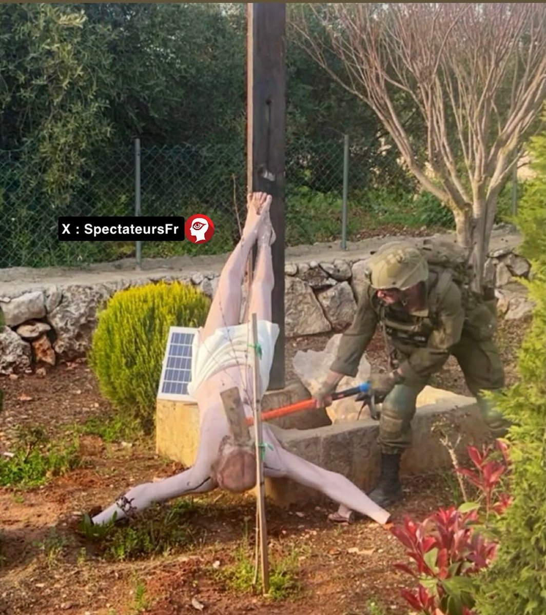 SoMystik's tweet image. 🔴 un génocidaire tshahell srat-hellhyen s’est pris en photo en train de briser une statue de #Jésus-Christ lors d’opérations militaires dans des villages #chrétiens du sud du #Liban.
Le fameux judéochrétins disent-ils ! Par pour eux en tout cas.