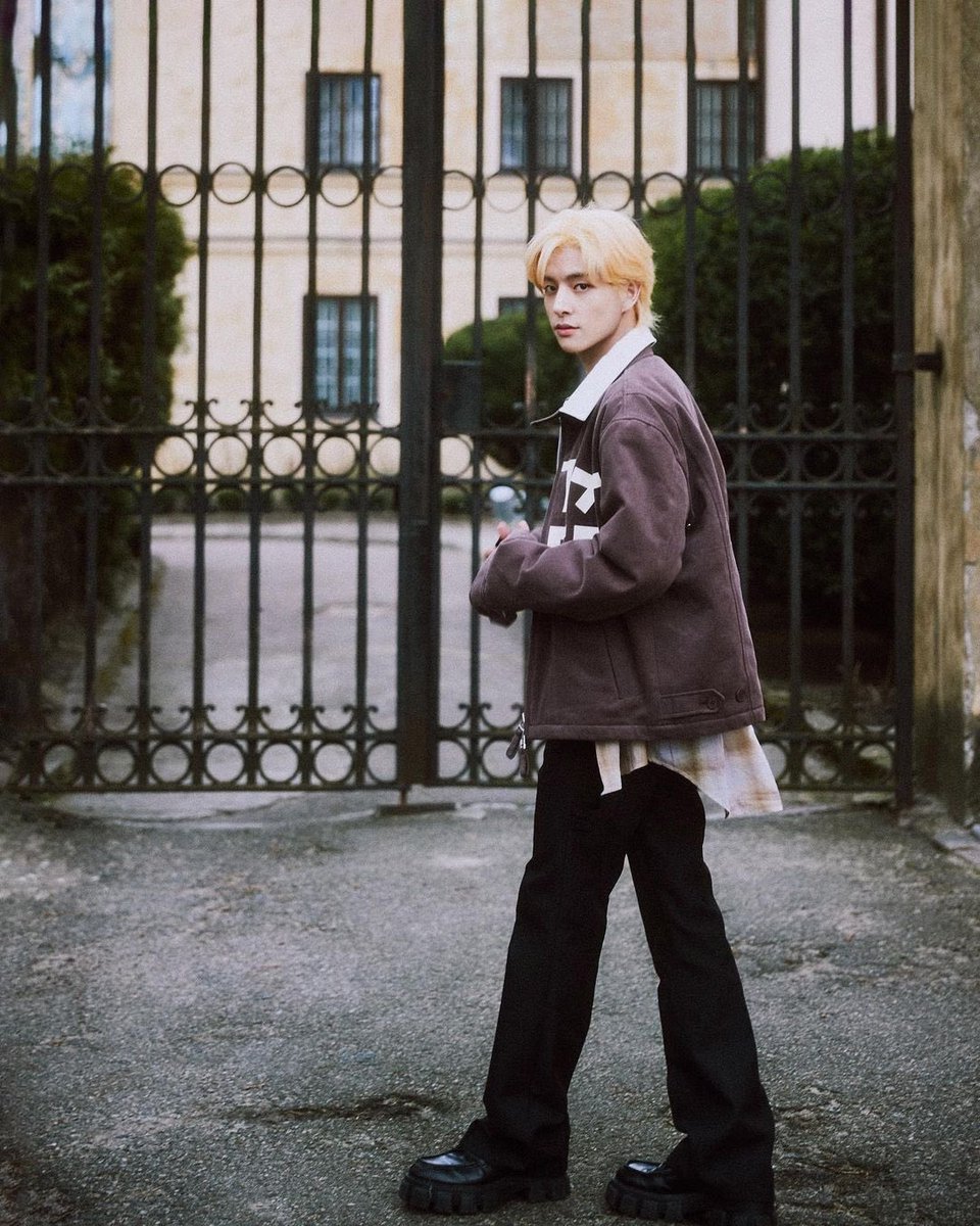 yearlyenhypen's tweet image. enhypen via Instagram post 3 years ago today with “#JAKE”(28th April  2023)