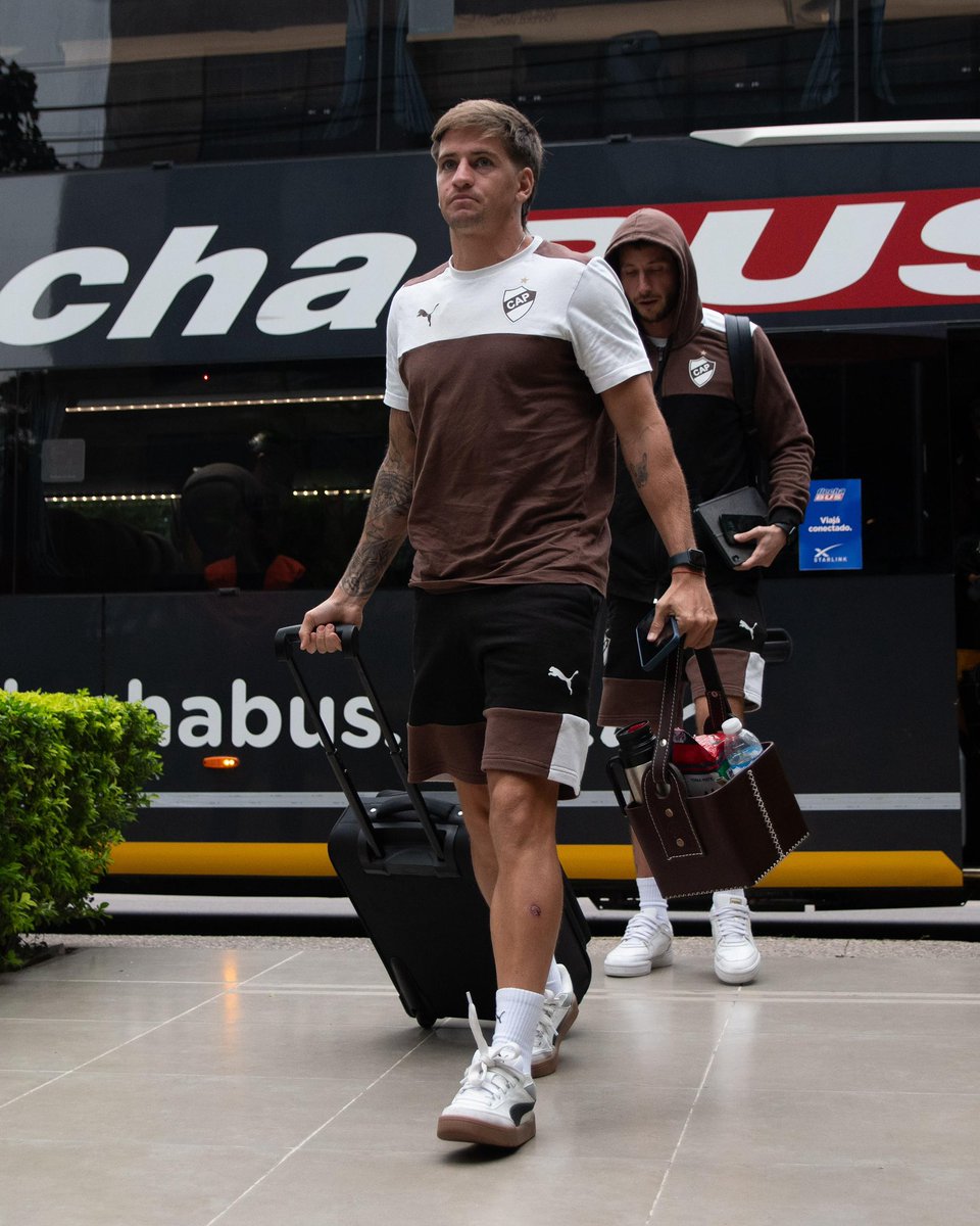 caplatense's tweet image. Tierra sagrada 🌎 

#Platense llegó 𝗮 𝗦𝗮𝗻𝘁𝗶𝗮𝗴𝗼 𝗱𝗲𝗹 𝗘𝘀𝘁𝗲𝗿𝗼 ⭐️ 🤩

#𝐎𝐫𝐠𝐮𝐥𝐥𝐨𝐌𝐚𝐫𝐫𝐨́𝐧🤎