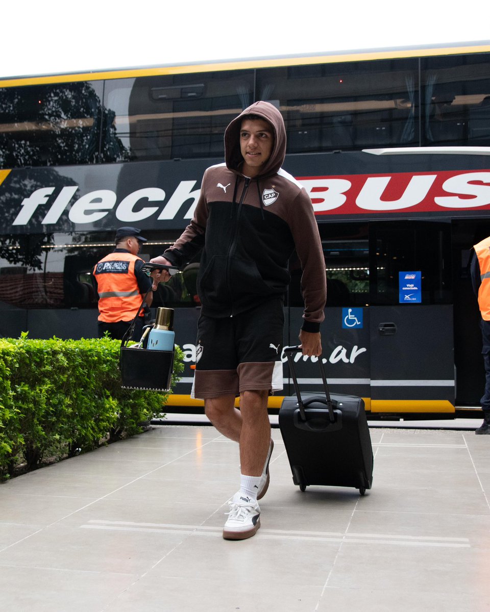 caplatense's tweet image. Tierra sagrada 🌎 

#Platense llegó 𝗮 𝗦𝗮𝗻𝘁𝗶𝗮𝗴𝗼 𝗱𝗲𝗹 𝗘𝘀𝘁𝗲𝗿𝗼 ⭐️ 🤩

#𝐎𝐫𝐠𝐮𝐥𝐥𝐨𝐌𝐚𝐫𝐫𝐨́𝐧🤎