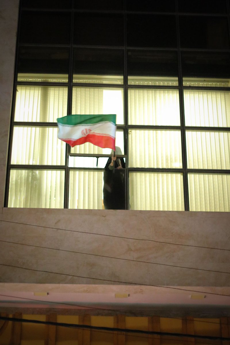 _iran_man_'s tweet photo. در دفاع از حق و حقیقت، در خط مقدم؛ دختران ایران، سربازان وطن. 🇮🇷 #لبخند_خدا https://t.co/pkBCKDndak