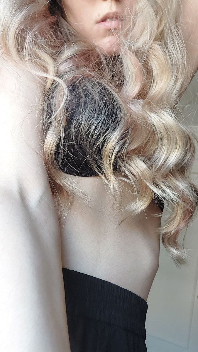 Giantess Beatrice tweet media