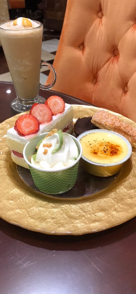 heppokoKing7's tweet image. おはキング〜♪😊☀️

またもや、一週間が始まってしまいマチタン✨😝

ただ、急ぎのおしごとが落ち着いたし、⚾️バファローズは首位やし、体調もいいし、月曜の割に久しぶりにイヤイヤ度が低めのキング派です😊

↓昨日あげそびれたけど、帰り際にカフェも寄りマチタン🧋🍰🧁😋

#スイーツ
#カフェ