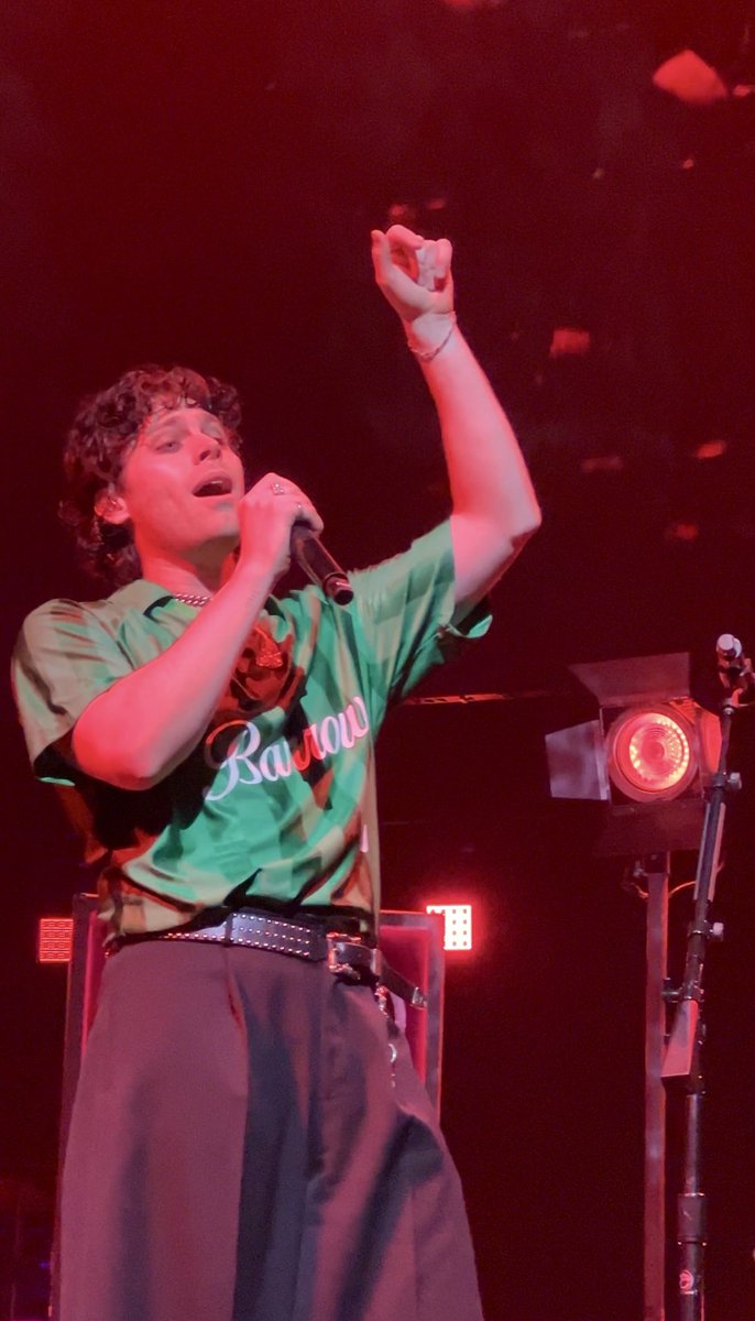 Luke looked so good tonight 🤭 
#EASCopenhagen #EASTour