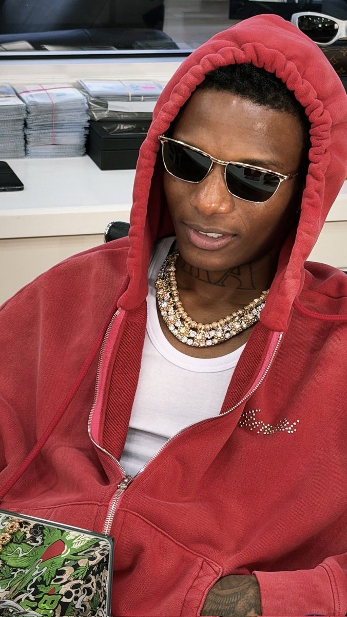 Wizkidbiggestfan tweet media