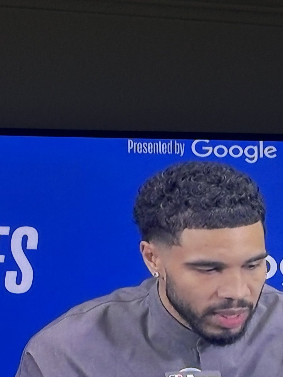 TarezV's tweet photo. Whats up with the bang on the philly??🤯🤯 https://t.co/j92n01tBI9