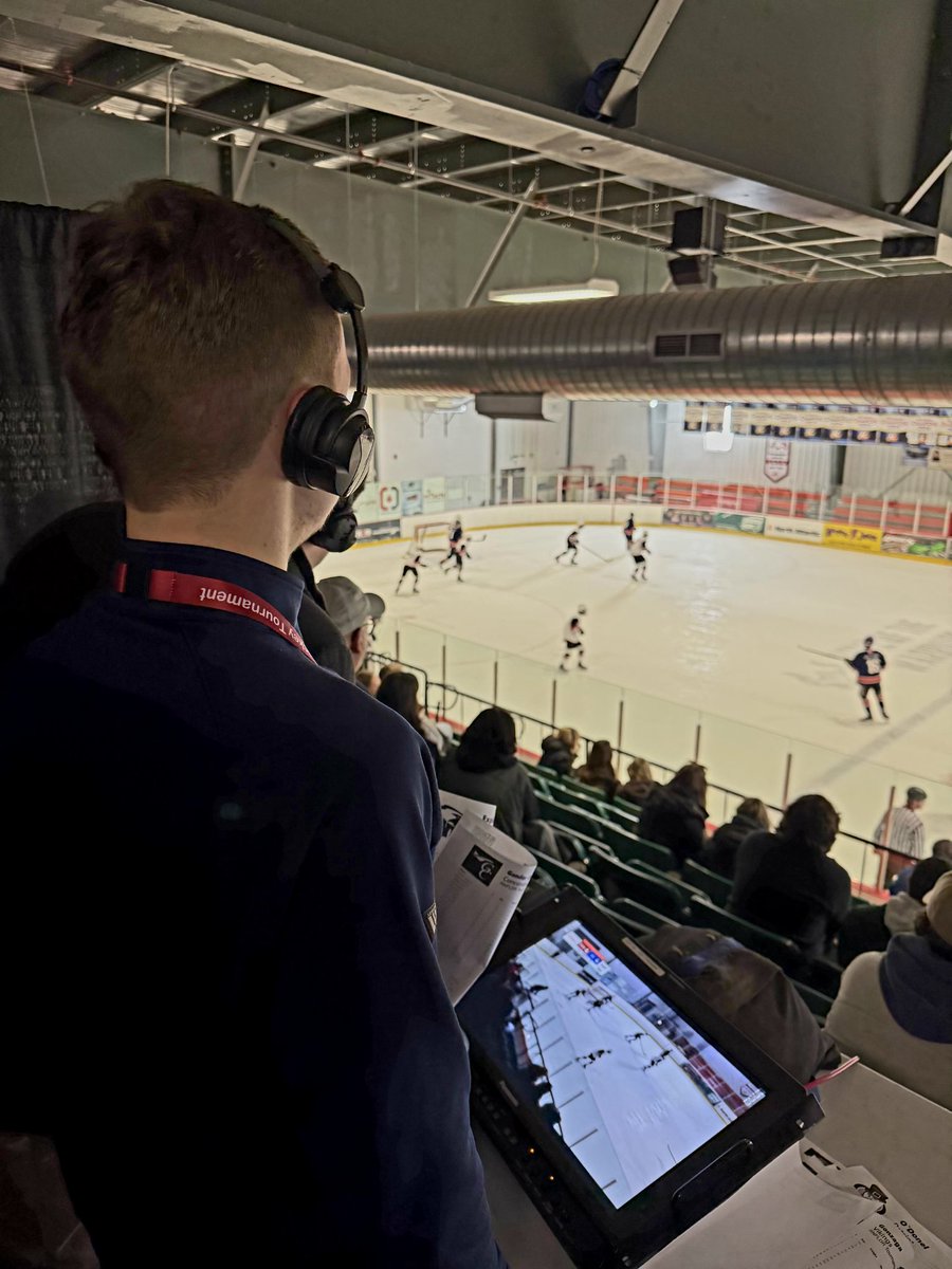 HowieFeltham's tweet image. 🎙️🏒 Huge shoutout to Drew for calling the action at the Royal Newfoundland Regiment High School Hockey Tournament!
From big saves to clutch goals, he’s bringing every moment to life. Proud to see local talent shining—keep it up, buddy! 👏🔥
#HighSchoolHockey #PlayByPlay