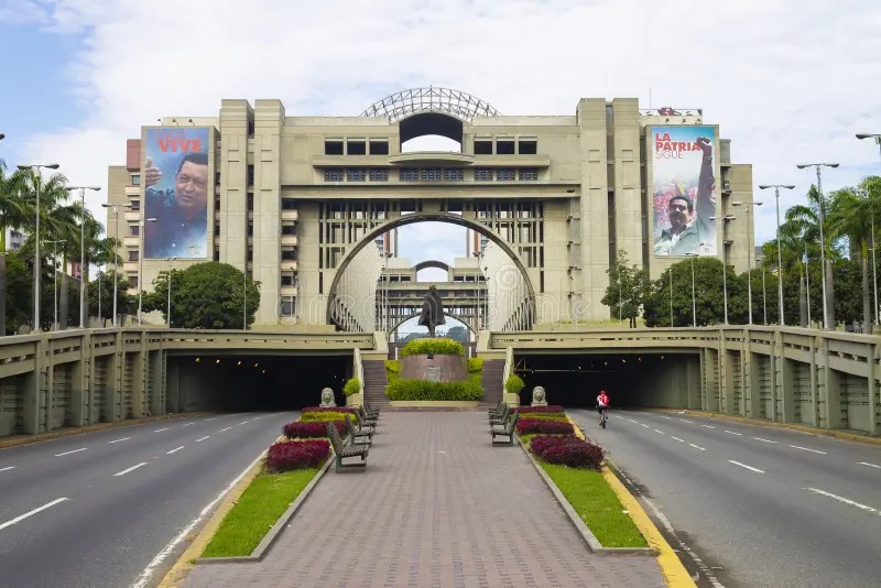 SinCortapisa_'s tweet image. #SinCortapisa #VIDEO ¡Caso resuelto! tribunal impone 25 años por tráfico de drogas a exalcaldesa y exdiputada.

LEA MÁS 👇
sincortapisa.com/-video-caso-re…

CC. @delcyrodriguezv @dcabellor @nicmaduroguerra
@NicolasMaduro @NTN24ve @Urgente_VE @FVF_Oficial @VenteVenezuela @PartidoPSUV