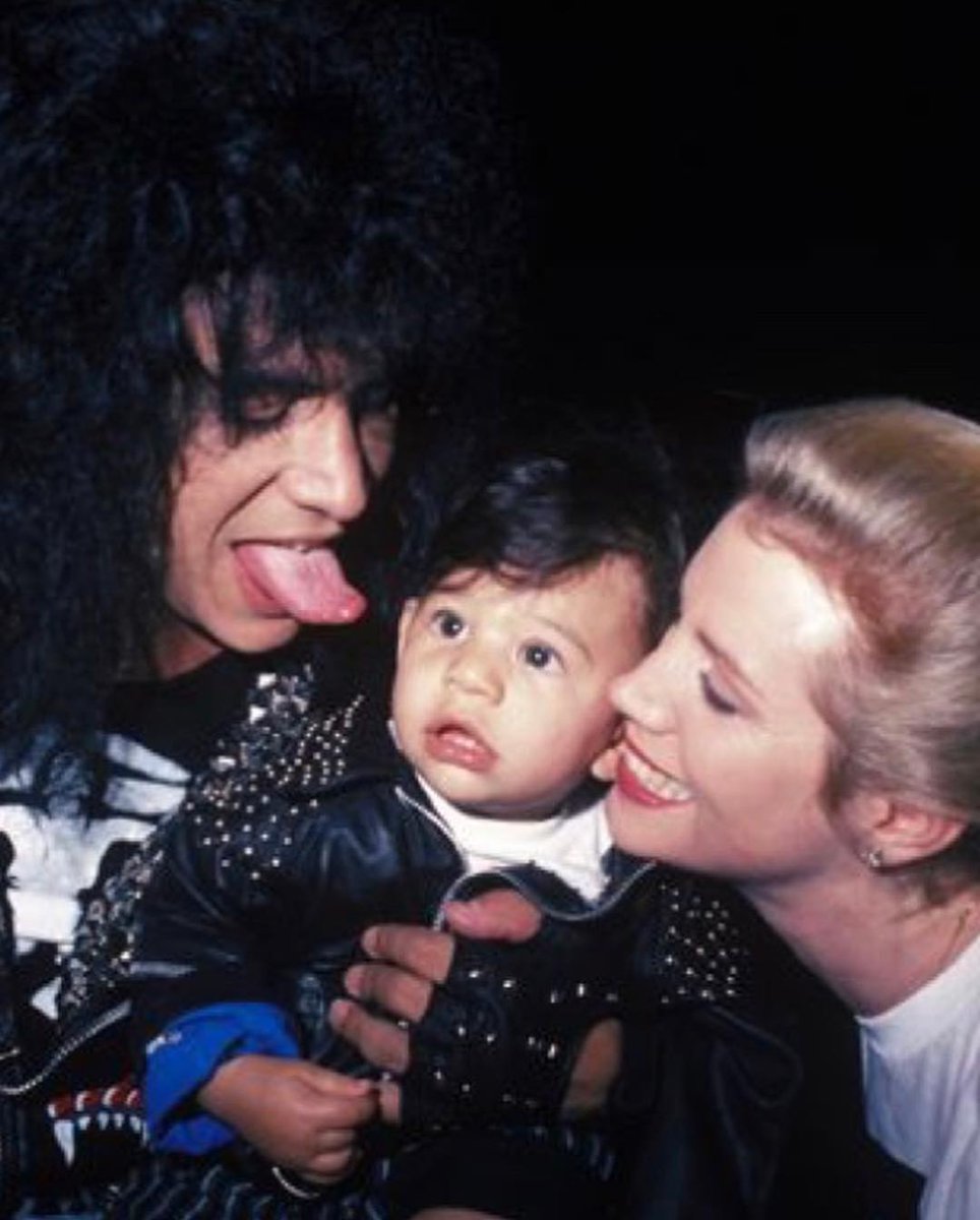 KISSWorldLV's tweet image. Despite the wild image associated with KISS, Gene Simmons made a point of prioritizing family life.

Take Gene’s advice and bring the fam to KISS Mini Golf today 🎸

📸: littleblackcorvetteee on IG

#KISSMiniGolf #FamilyTime #LasVegasFun #ThingsToDoVegas