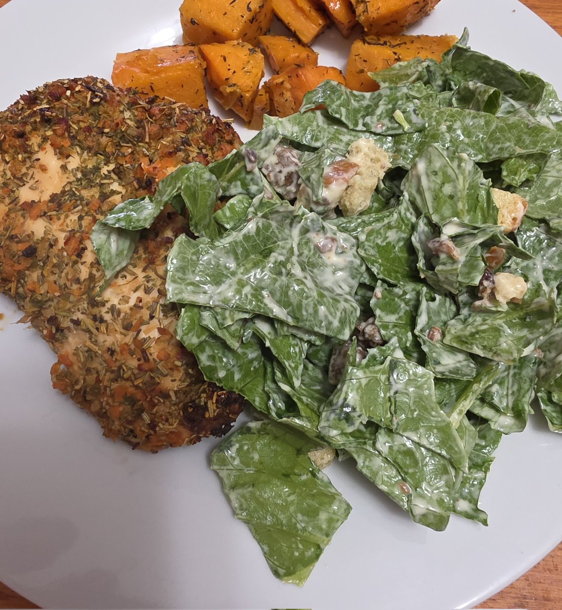 bee_fowlow's tweet image. Ceaser salad, maple syrup glazed Sweet Potatoes and Herb Crusted chicken 
#dinner #mealplanning
